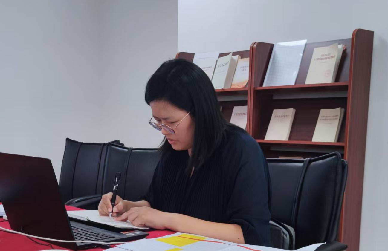 1755632548139.jpg 朱夢(mèng)童在德州泉潤(rùn)工作專班集中辦公.jpg